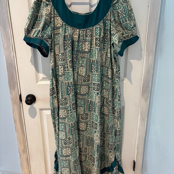 Vintage Green Pattern MuuMuu - Picture 1 of 4
